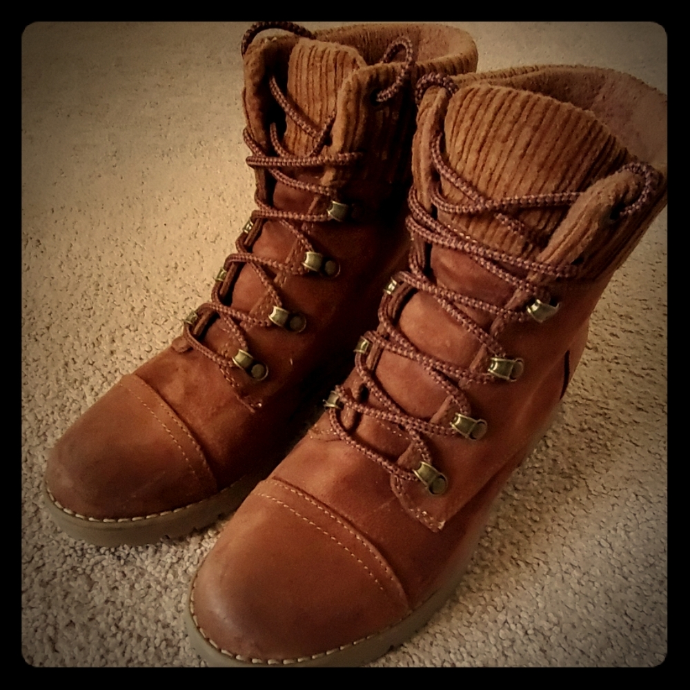 Combat boots